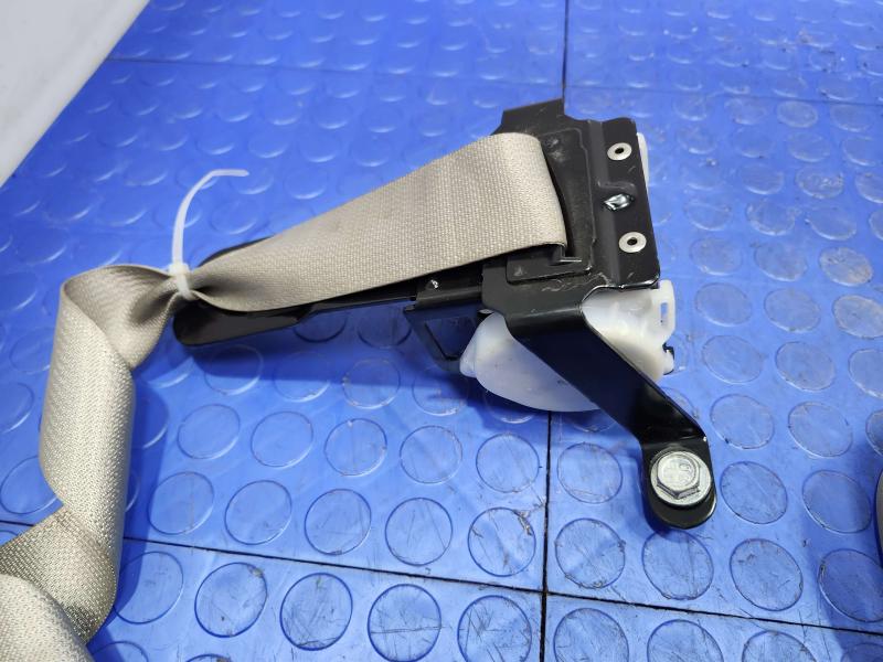 2016 Kia Sedona Rear Seat Belt