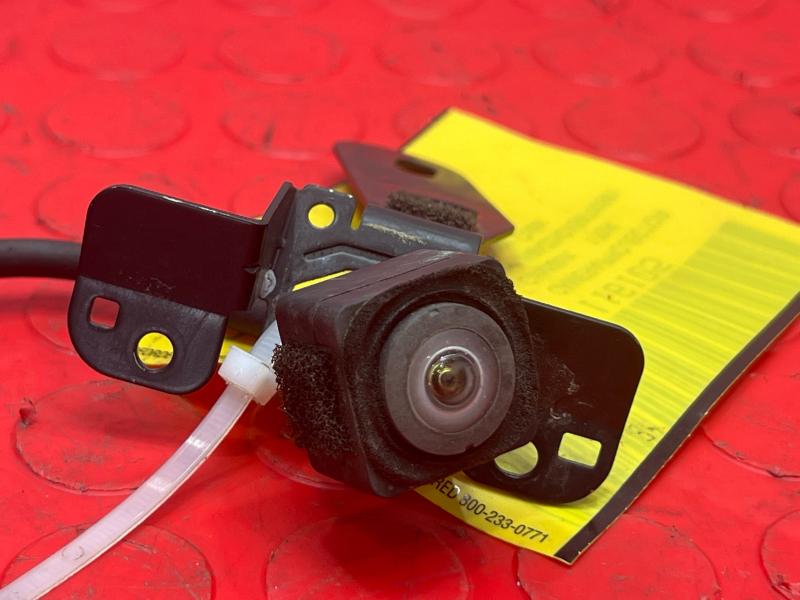 2011-2012 Infiniti QX56 Front View Camera Assembly Genuine OEM Part 284F11BA3A