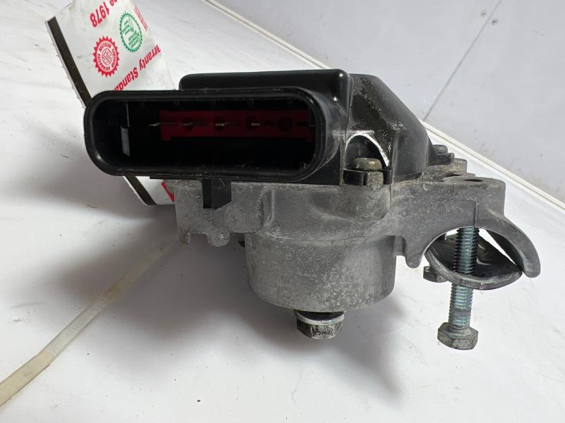 2010 - 2016 Cadillac SRX Windshield Wiper Motor (Front) OEM 25979382