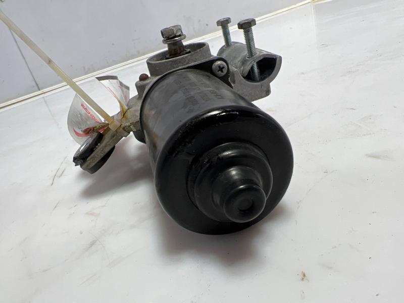 2010 - 2016 Cadillac SRX Windshield Wiper Motor (Front) OEM 25979382