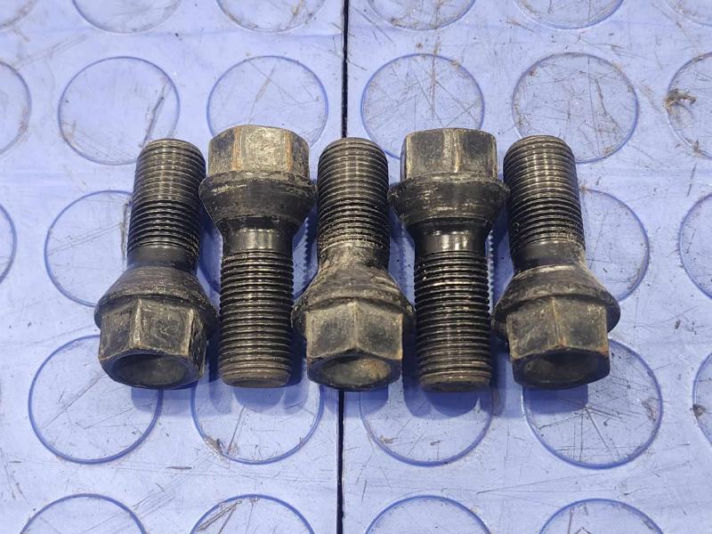 2017 MINI Cooper Lug Nuts
