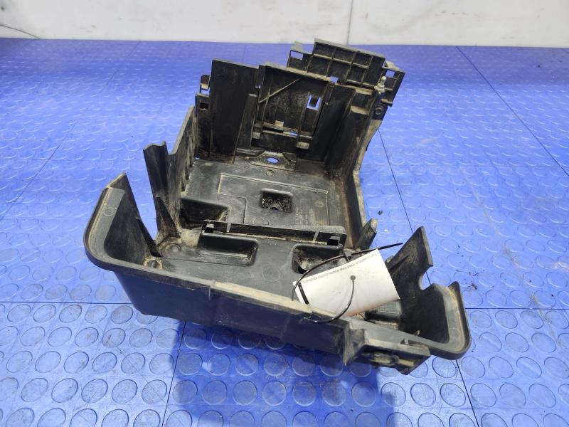 2009 Chevrolet Malibu Battery Tray