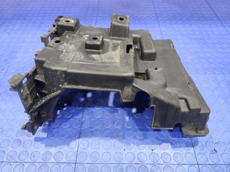2009 Chevrolet Malibu Battery Tray