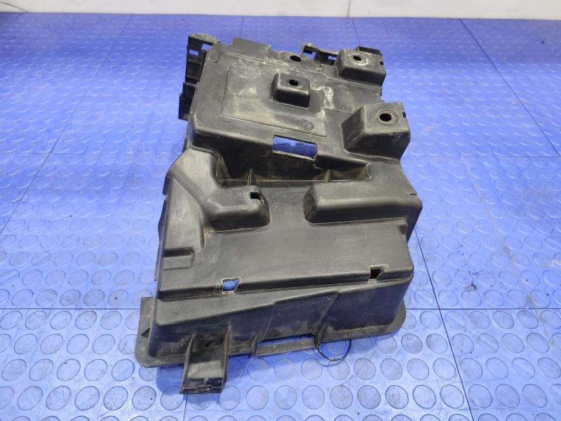2009 Chevrolet Malibu Battery Tray