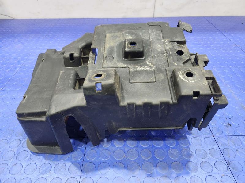 2009 Chevrolet Malibu Battery Tray