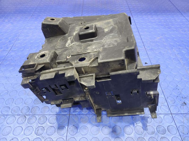 2009 Chevrolet Malibu Battery Tray
