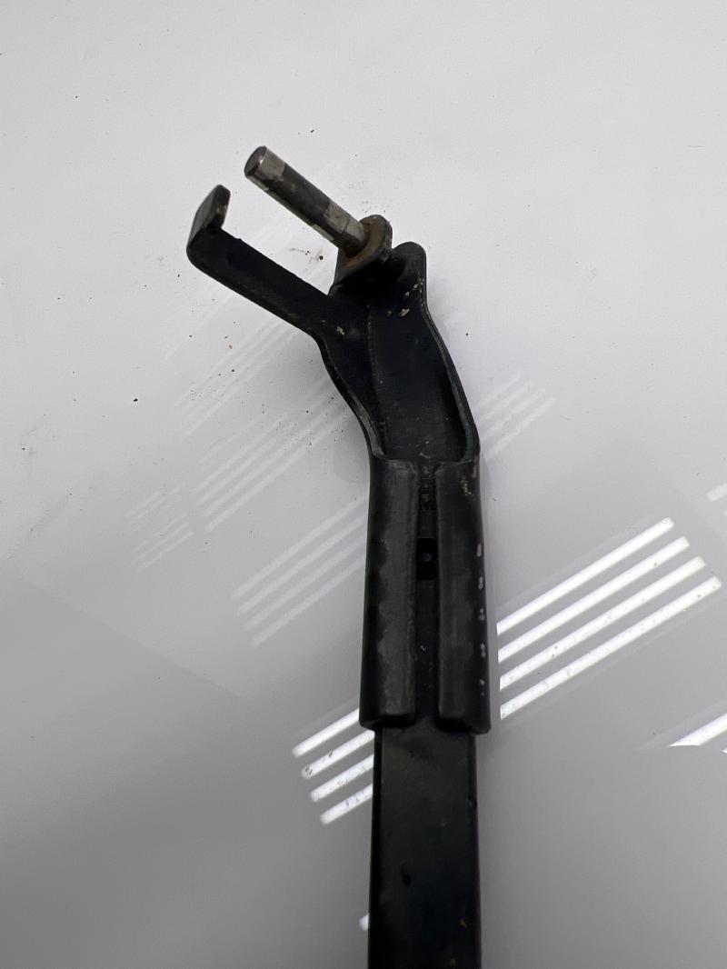 2010 Mercedes E63 W212 Windshield Wiper Arm LH Driver Side OEM 2128200844