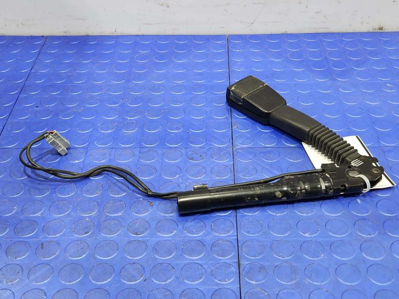 2008 BMW 128i Front Seat Belt