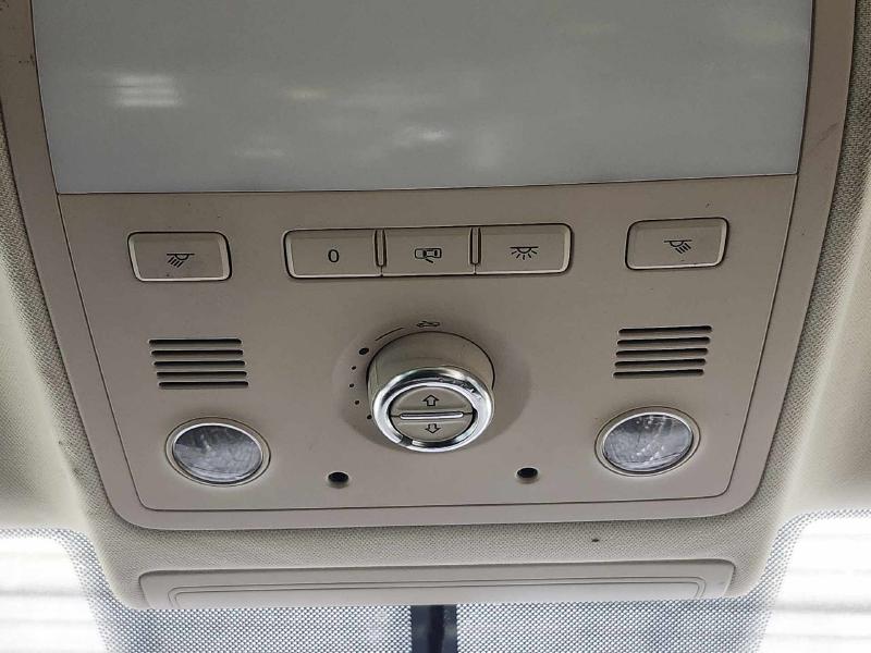2011 Volkswagen Touareg Front Console
