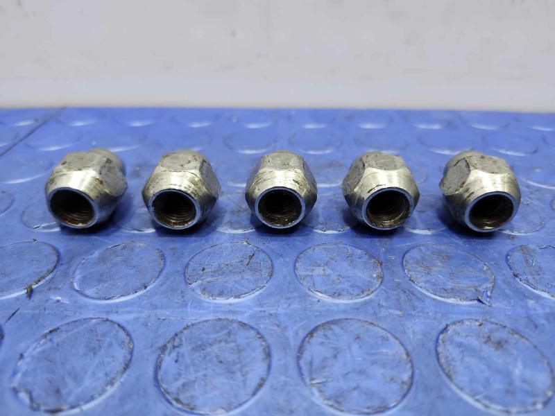 2016 Hyundai Tucson Lug Nuts