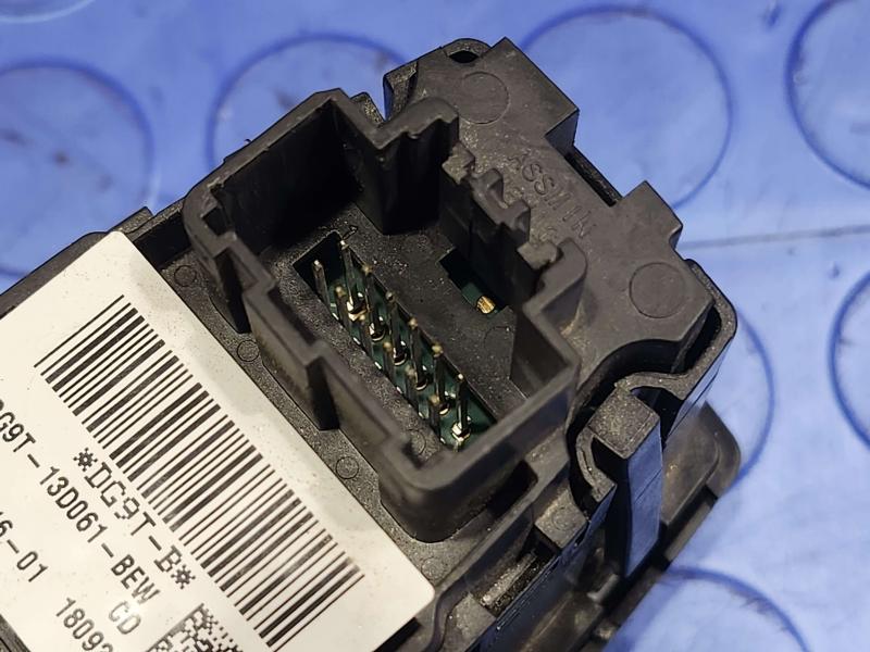 2018 Ford Expedition Headlight Switch (Dash Mtd)