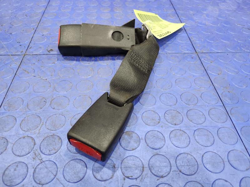 2013 Chrysler 300 Rear Seat Belt