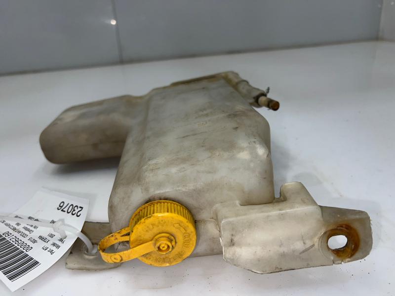 2001 Nissan Xterra Coolant Recovery Bottle