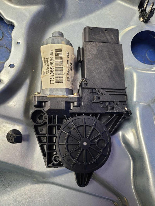 1999 Volkswagen Passat Front Door Regulator