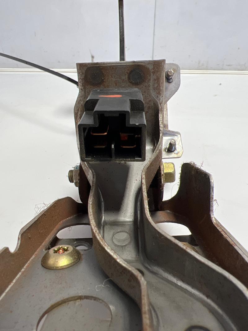 2005 - 2009 Subaru Legacy Outback Brake Pedal Assembly OEM