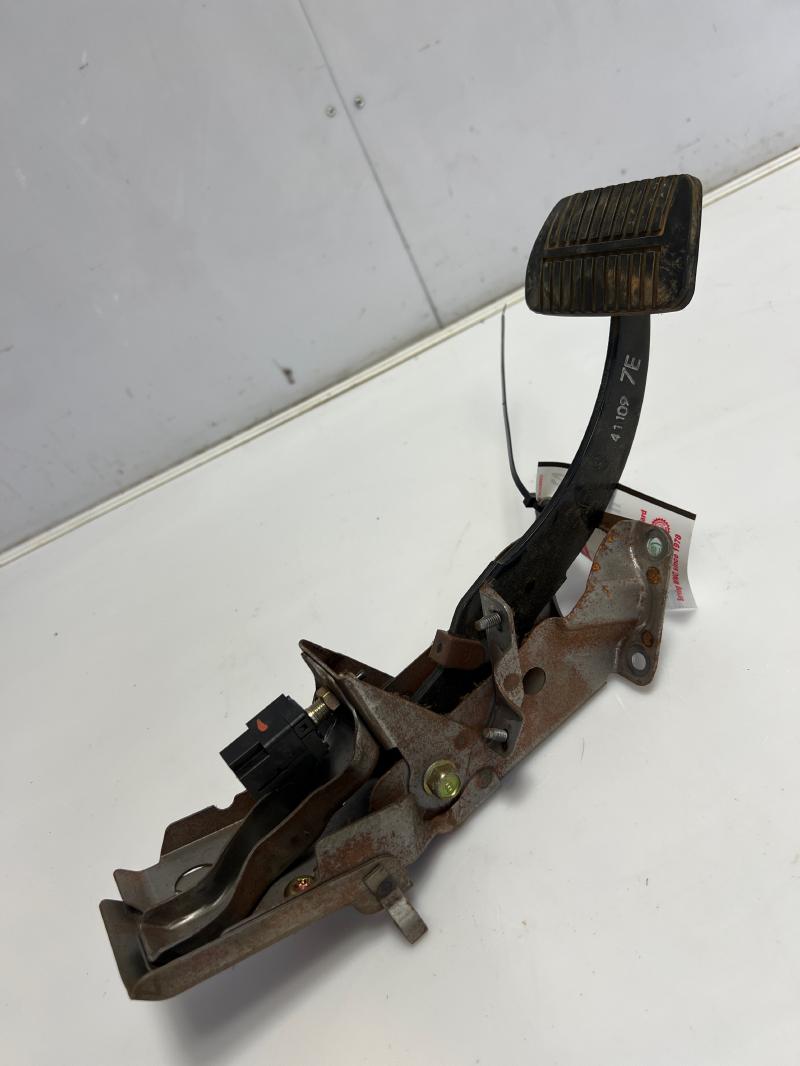 2005 - 2009 Subaru Legacy Outback Brake Pedal Assembly OEM