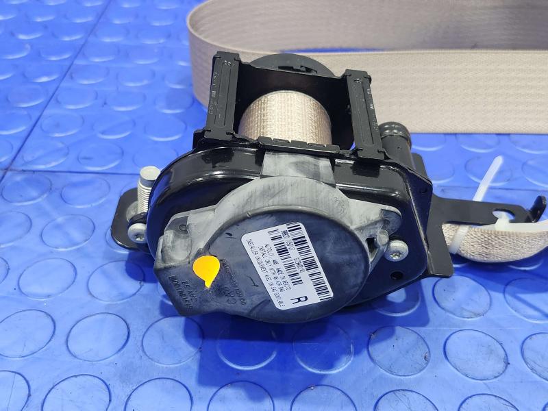 2011 Kia Sorento Front Seat Belt