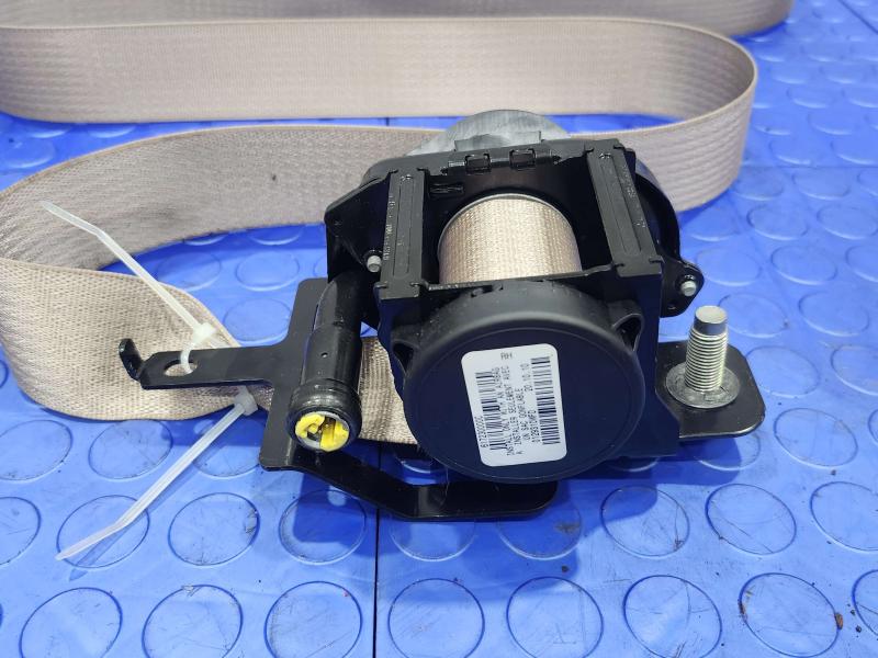 2011 Kia Sorento Front Seat Belt
