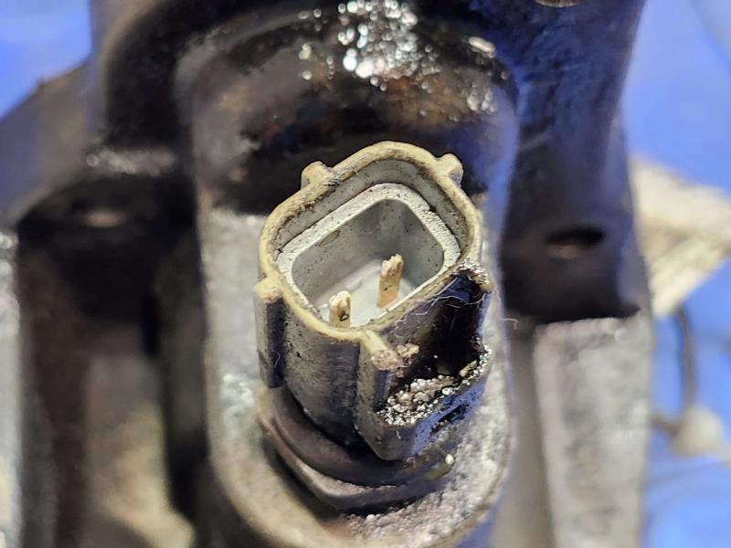 2012 Ford F-250 Super Duty Oil Filter Housing