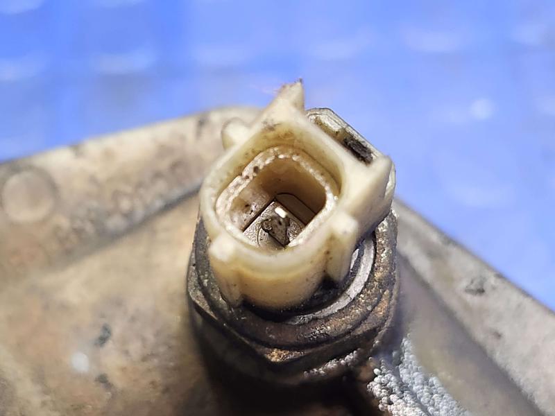 2012 Ford F-250 Super Duty Oil Filter Housing