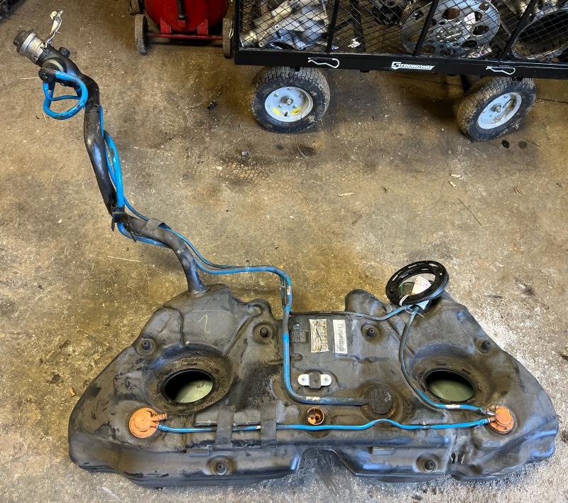 2010 - 2016 Mercedes E Class W212 Fuel Tank Gas Tank Assembly OEM 2124707501