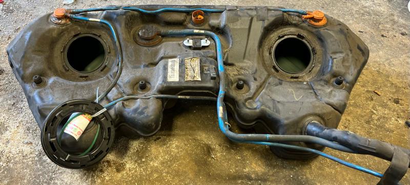 2010 - 2016 Mercedes E Class W212 Fuel Tank Gas Tank Assembly OEM 2124707501