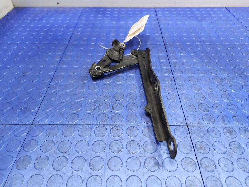 2010 Dodge Challenger Hood Hinge