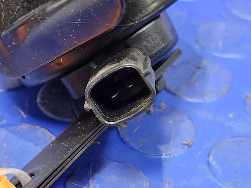 2015-2018 Kia Sedona OEM Low Note Horn Assembly Genuine 96610A9000