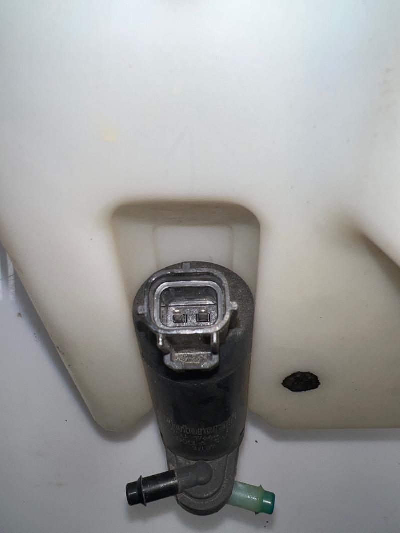 2004 Lincoln Aviator Washer Bottle