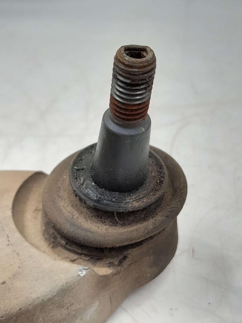 2007 Cadillac DTS Lower Control Arm Front