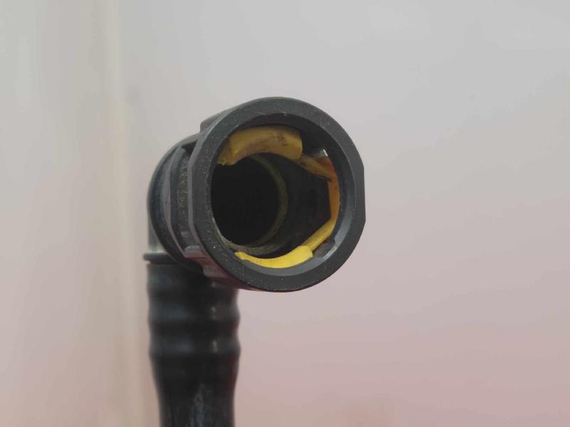 2008-2010 Saturn Vue Fuel Filler Neck Assembly Filler Pipe OEM 25891657