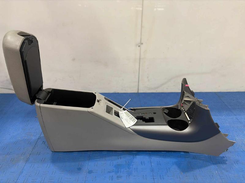 2007 Toyota RAV4 Front Console