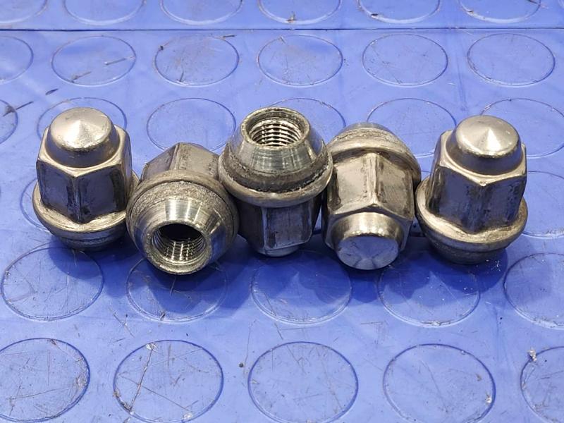 2014 Ford Mustang Lug Nuts