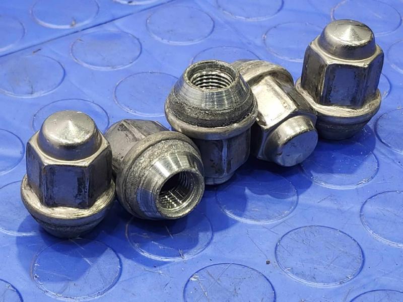 2014 Ford Mustang Lug Nuts