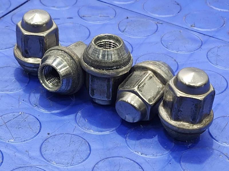 2014 Ford Mustang Lug Nuts