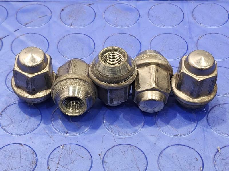 2014 Ford Mustang Lug Nuts