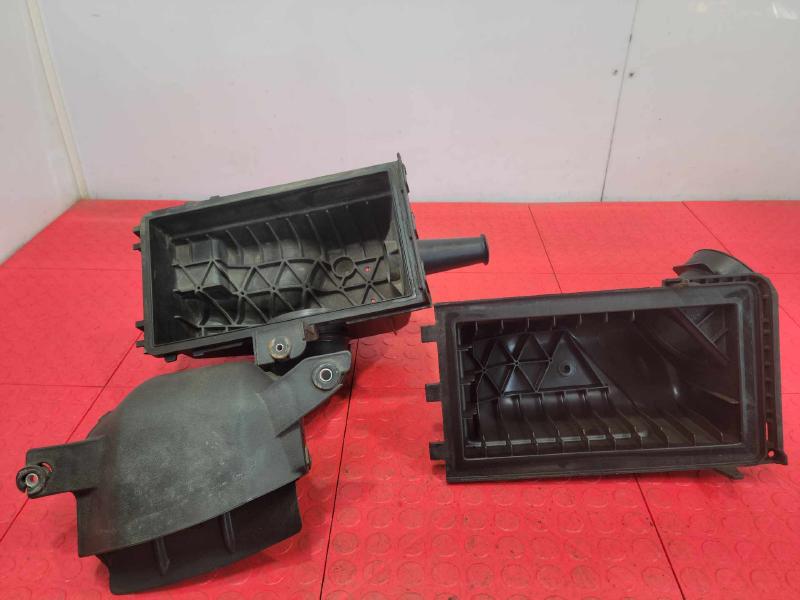 2007-2015 Mazda CX-9 Engine Air Cleaner Box Assembly Genuine OEM CY0113300G