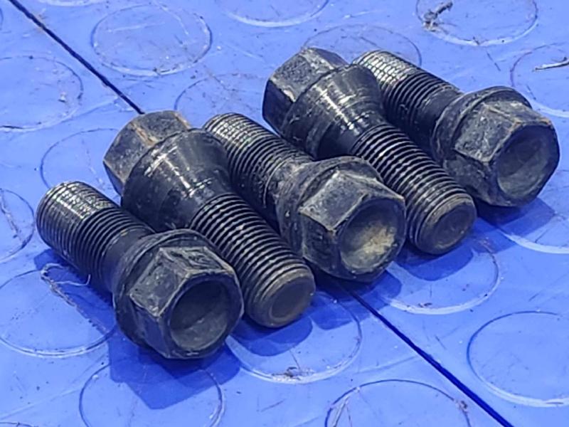 2017 MINI Cooper Lug Nuts