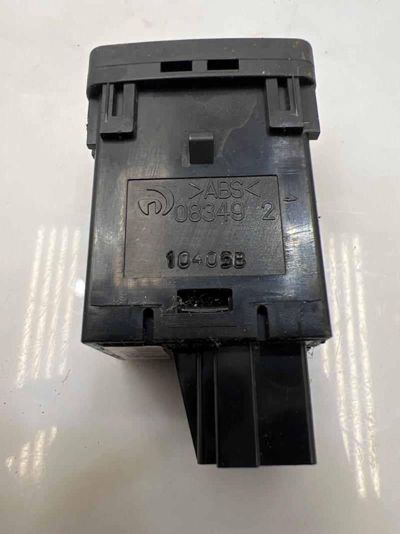 2010 - 2017 Nissan Juke Stability Control Traction Control Switch OEM 25145-1KA0A