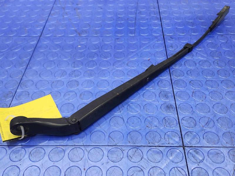 2007 Cadillac Escalade Windshield Wiper Arm Right Passenger Side OEM 15916552