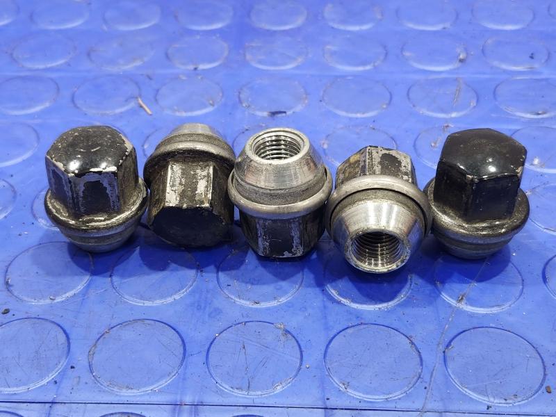2016 Dodge Challenger Lug Nuts