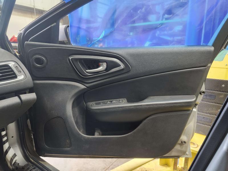 2017 Chrysler 200 Front Door Trim Panel