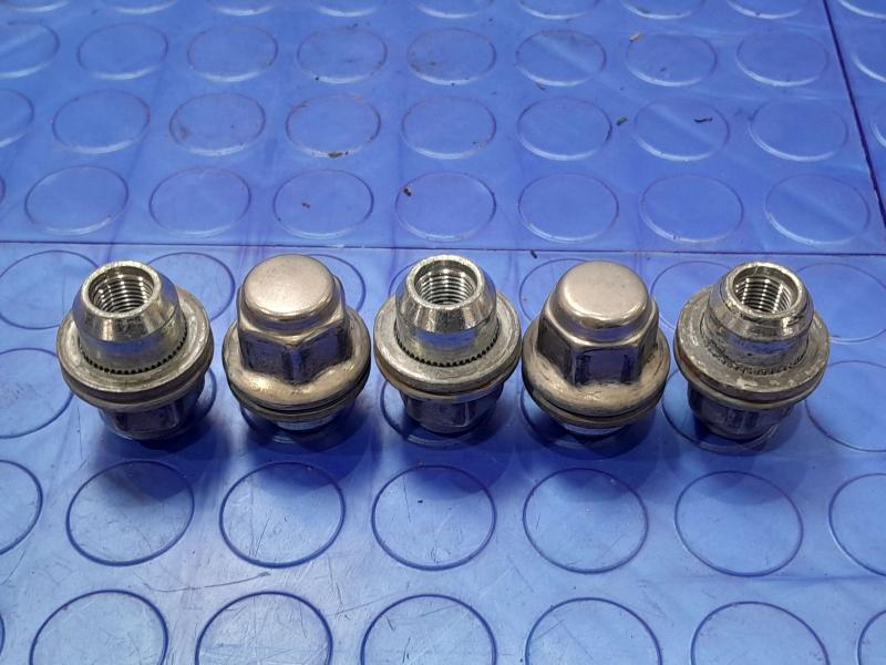 2013 Infiniti FX35 Lug Nuts