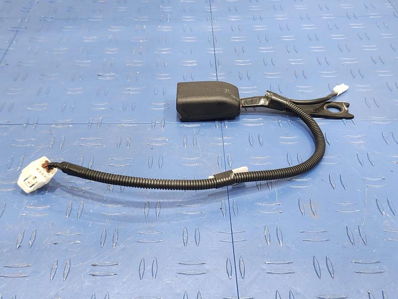 2013 Toyota Yaris Front Seat Belt