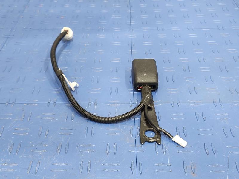 2013 Toyota Yaris Front Seat Belt