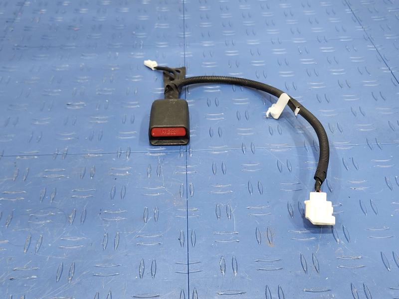 2013 Toyota Yaris Front Seat Belt