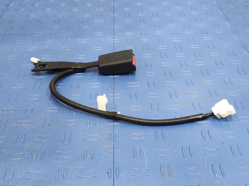 2013 Toyota Yaris Front Seat Belt