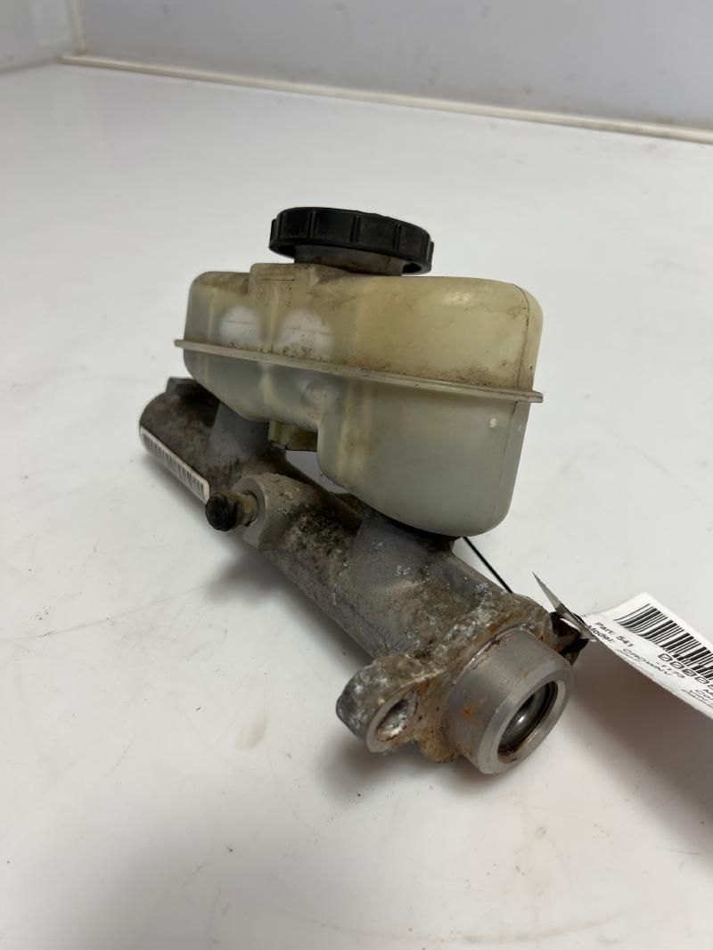 2001 - 2011 Ford Crown Victoria Brake Master Cylinder w/o Trac Cntrl OEM 6W1Z2140BA