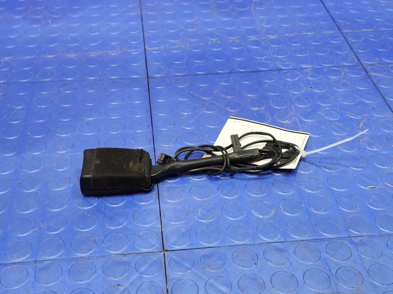 2015 Volkswagen Beetle Front Seat Belt