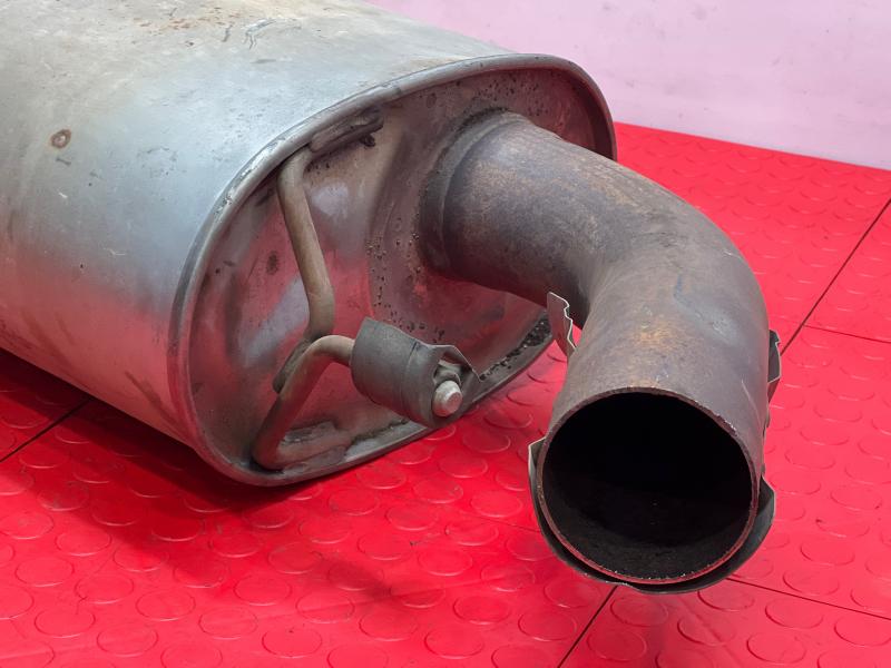 2011-2015 Infiniti QX56 QX80 Center Intermediate Exhaust Muffler OEM 201001LA2A